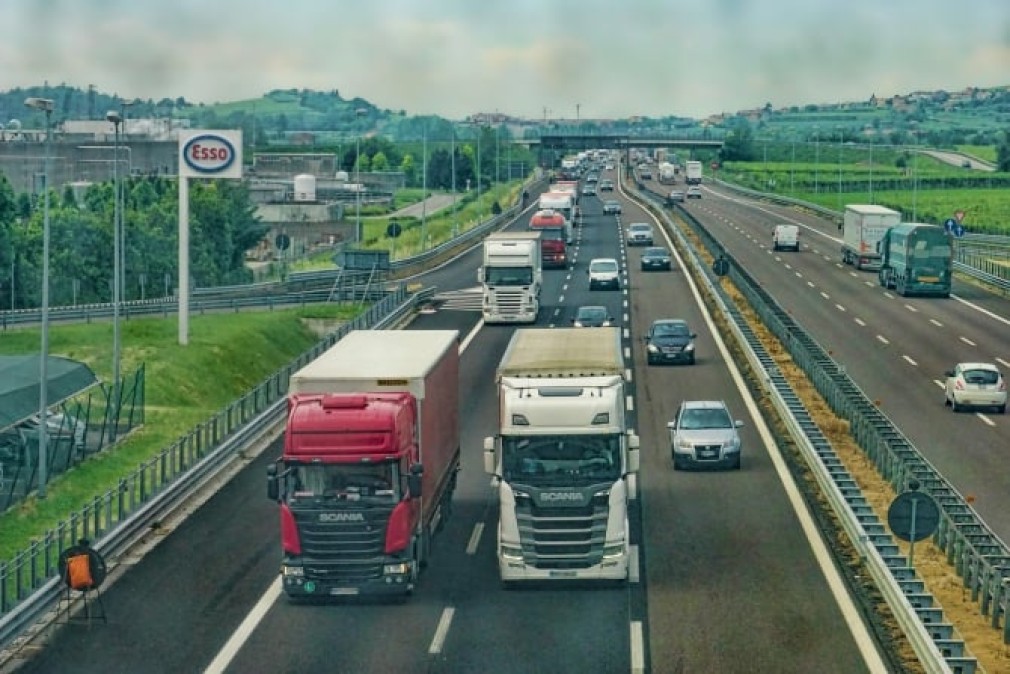 Germania a votat reducerea emisiilor de la camioanele din UE, cu 90%