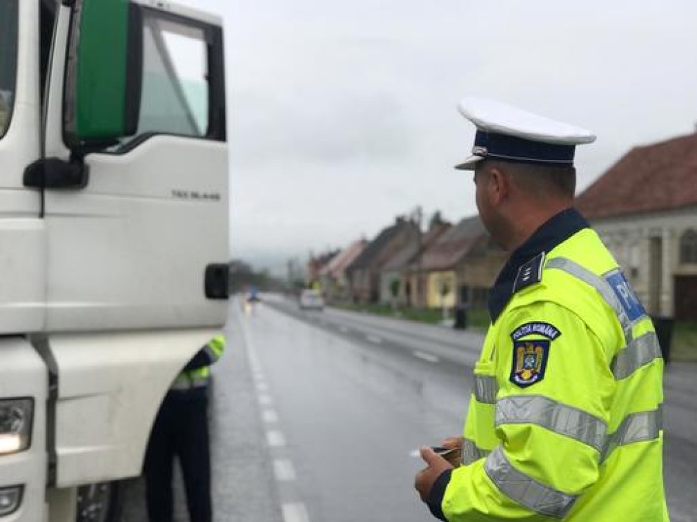 Poliția a dat 71 de amenzi șoferilor de vehicule de marfă