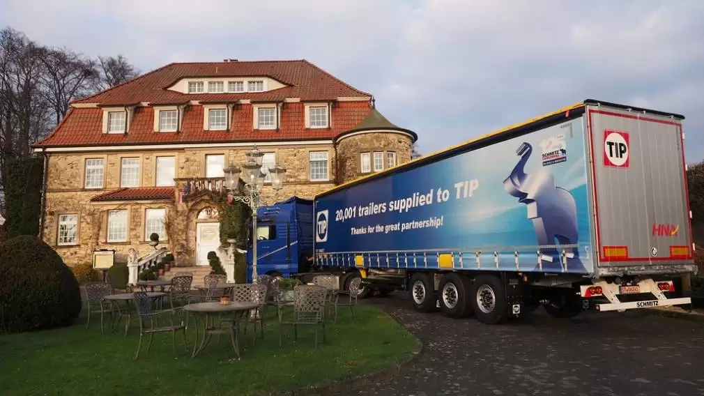 SEMIREMORCILE SCHMITZ CARGOBULL CU NUMĂRUL 20.000 ŞI 20.001, LIVRATE CĂTRE TIP TRAILER SERVICE