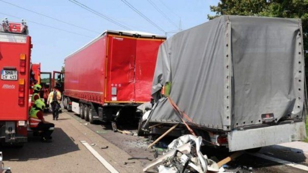 Șofer român mort după ce s-a ciocnit cu un tir condus de un alt român în Germania