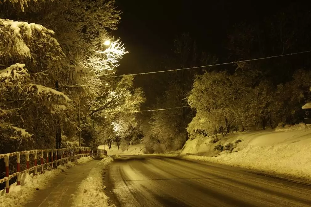ATENȚIE ȘOFERI! Drumuri unde se conduce foarte GREU!