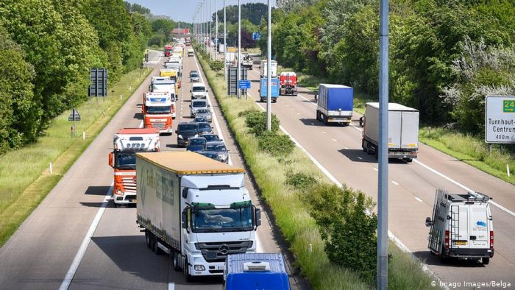 Șoferii de camion vor completa un formular de localizare dacă stau peste 48 de ore în Belgia