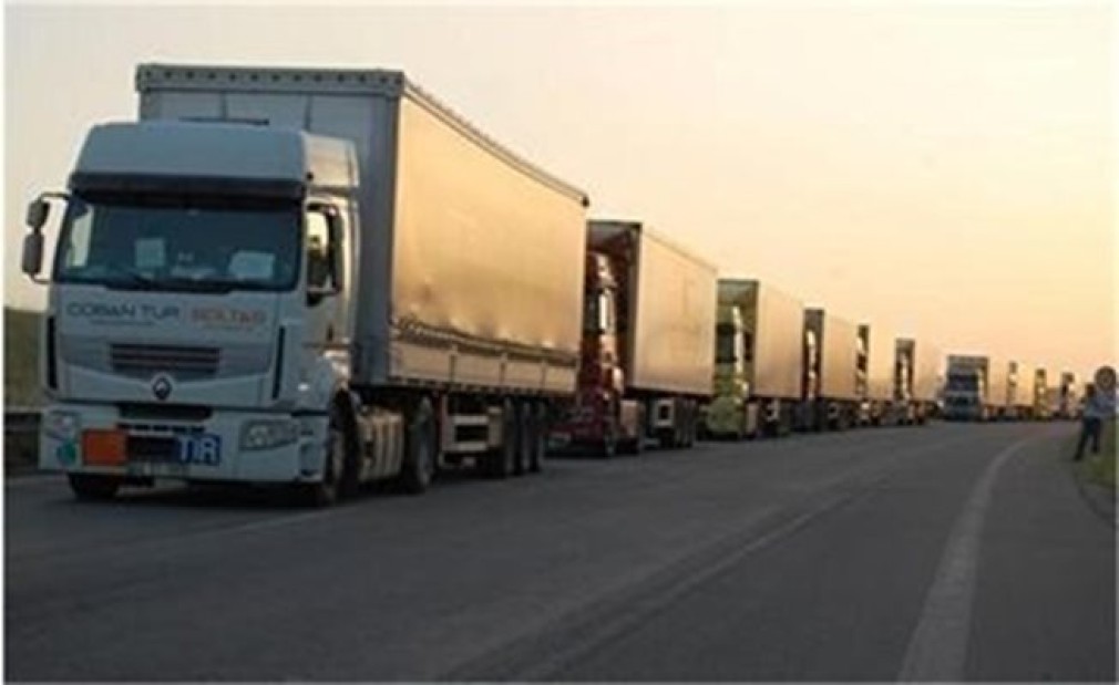 Zeci de camioane bulgărești, blocate 24 de ore la granița Austriei