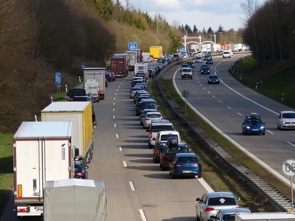 Primele zece zile din octombrie vin cu restricții de trafic, pentru camioane, în toată Europa