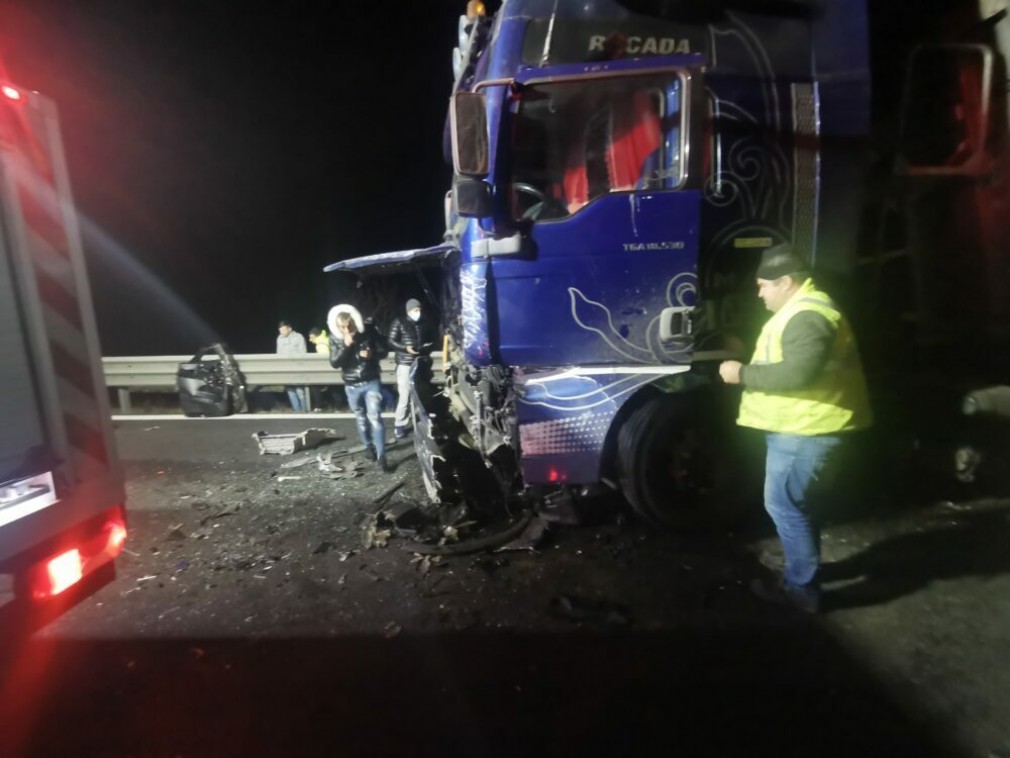 Grav accident rutier pe Valea Oltului, cu două autoutilitare și un camion