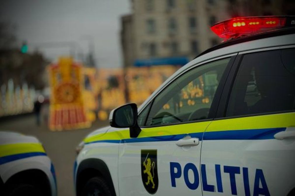 VIDEO Un camion răsturnat a blocat traficul pe o șosea din Moldova