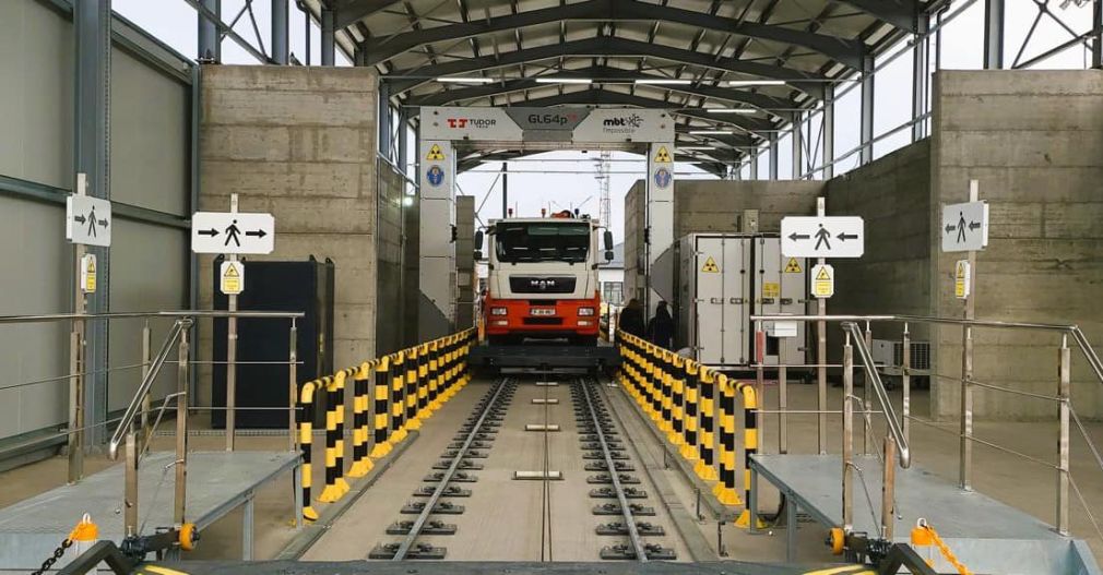 Camionele cu deșeuri vor fi scanate cu raze X