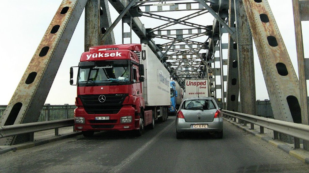 Transportatorii din Bulgaria vor să blocheze frontierele după ce nu au fost primiți în Schengen
