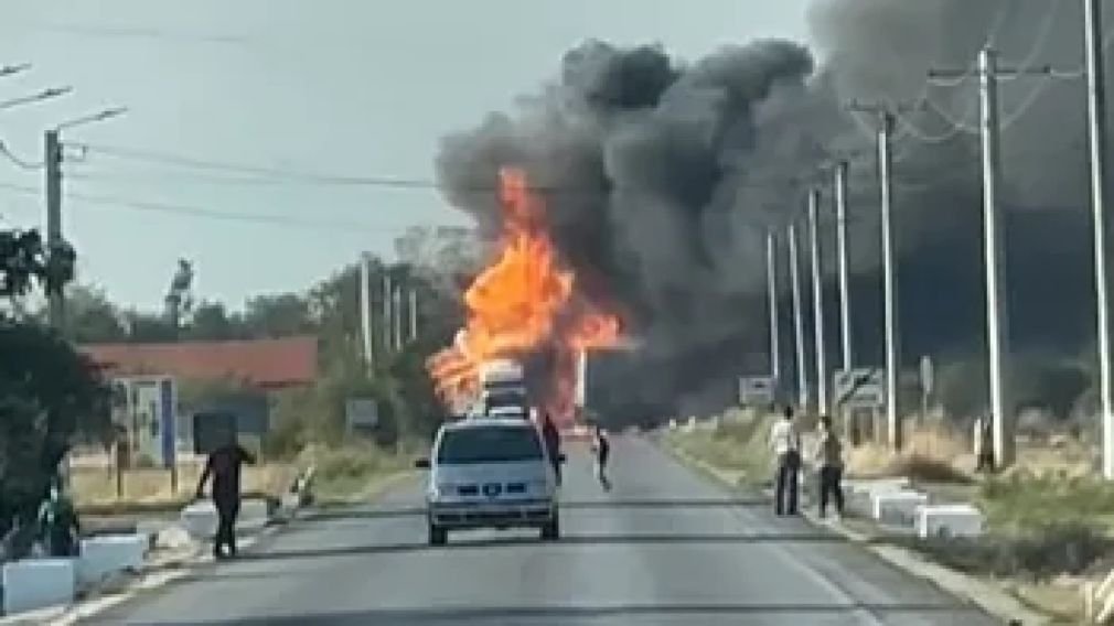 VIDEO Grav accident cu 2 camioane. Incendiu puternic