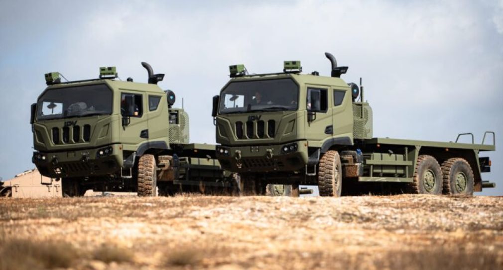 Convoaiele militare de camioane ar urma să nu mai folosească șoferi