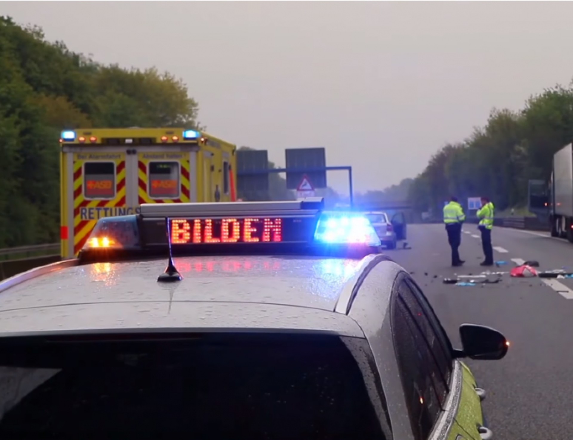 Germania. Șofer profesionist român, accident grav pe o autostradă după ce i-a explodat o anvelopă