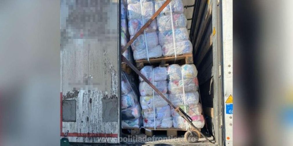 Șofer ucrainean prins cu tone de deșeuri în camion