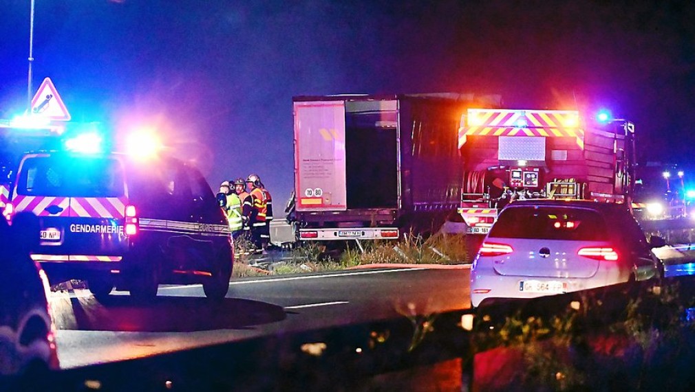 Șofer român de camion a murit după ce a intrat pe contrasens și a lovit alt camion