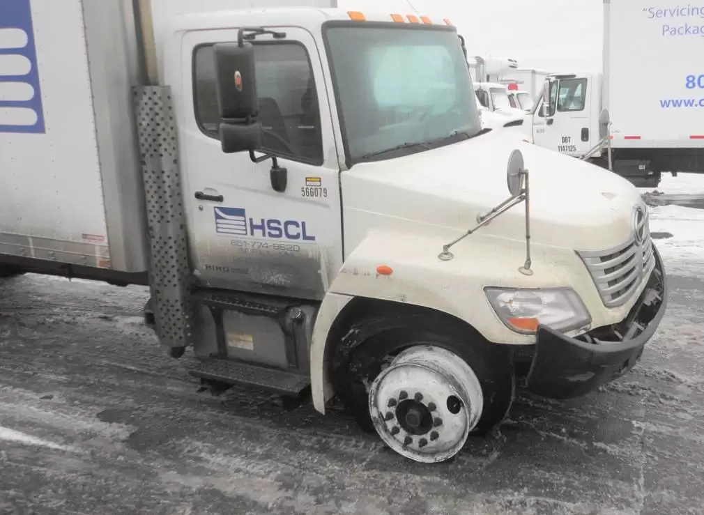 Circulație blocată după ce un CAMION a patinat