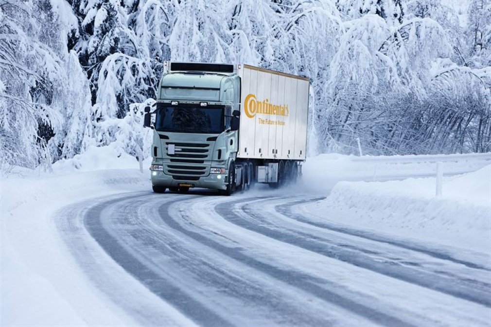 Atenție șoferi ! Se circulă în condiții de iarnă pe anumite sectoare de drumuri naționale