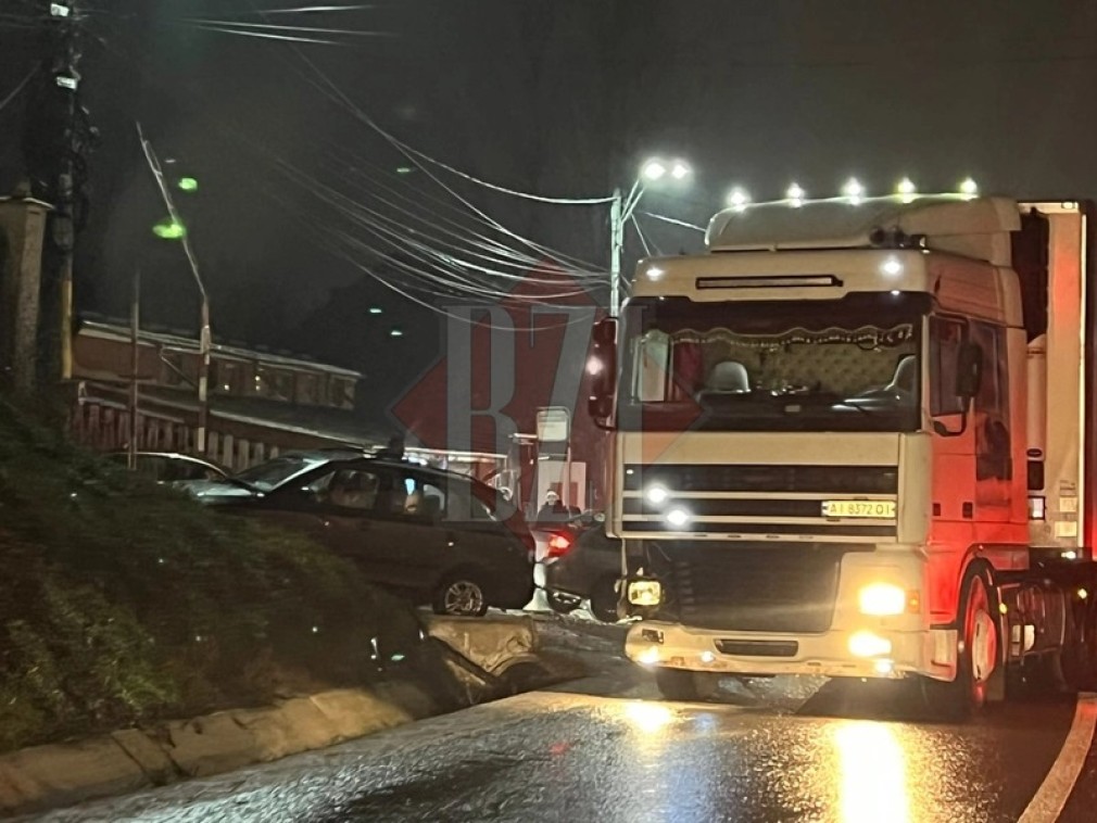 VIDEO. Iași. Un camion ucrainean a acroșat un autoturism