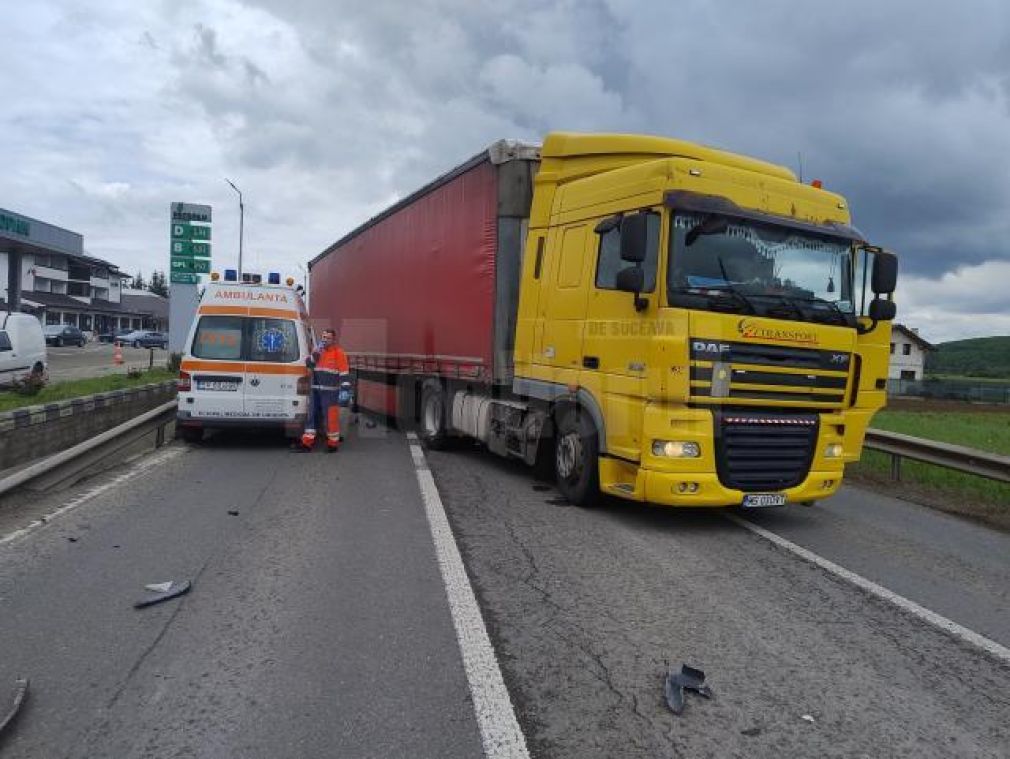 Un șofer de camion devine erou. Cum a „protejat” o ambulanță?