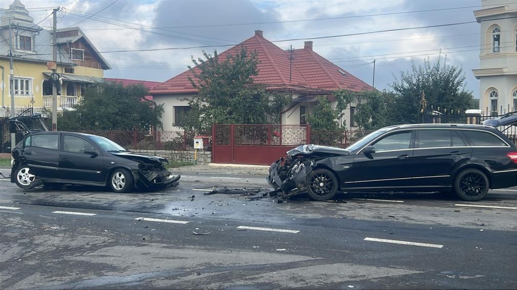 Carambol pe drumul spre Oradea cu 3 mașini și un camion