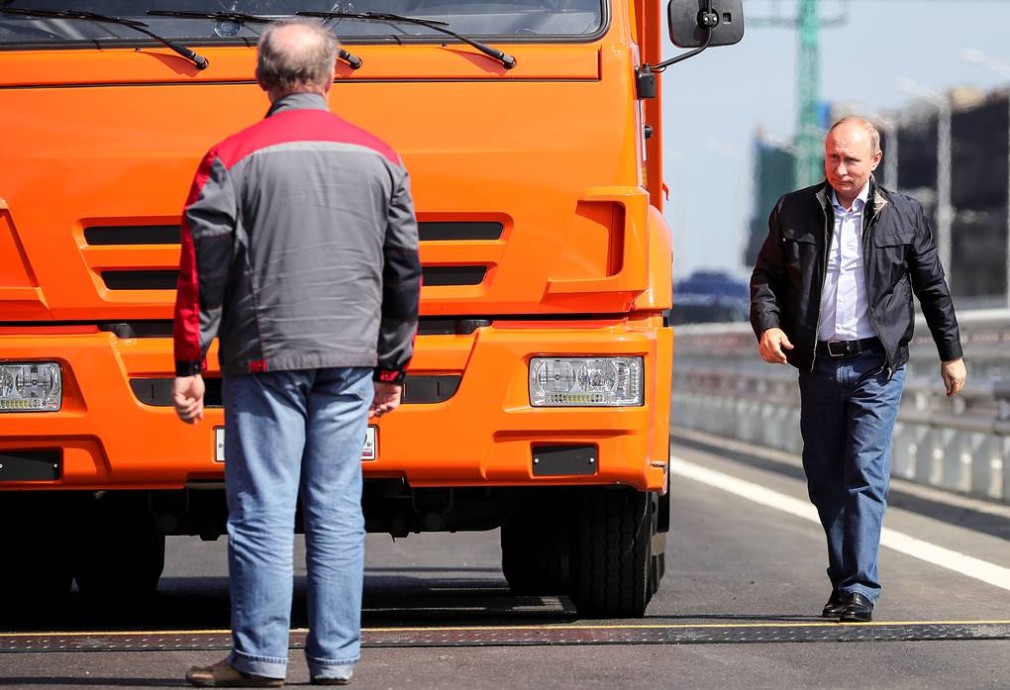 Putin se gândește să naționalizeze fabricile de camioane din Rusia în scopuri militare