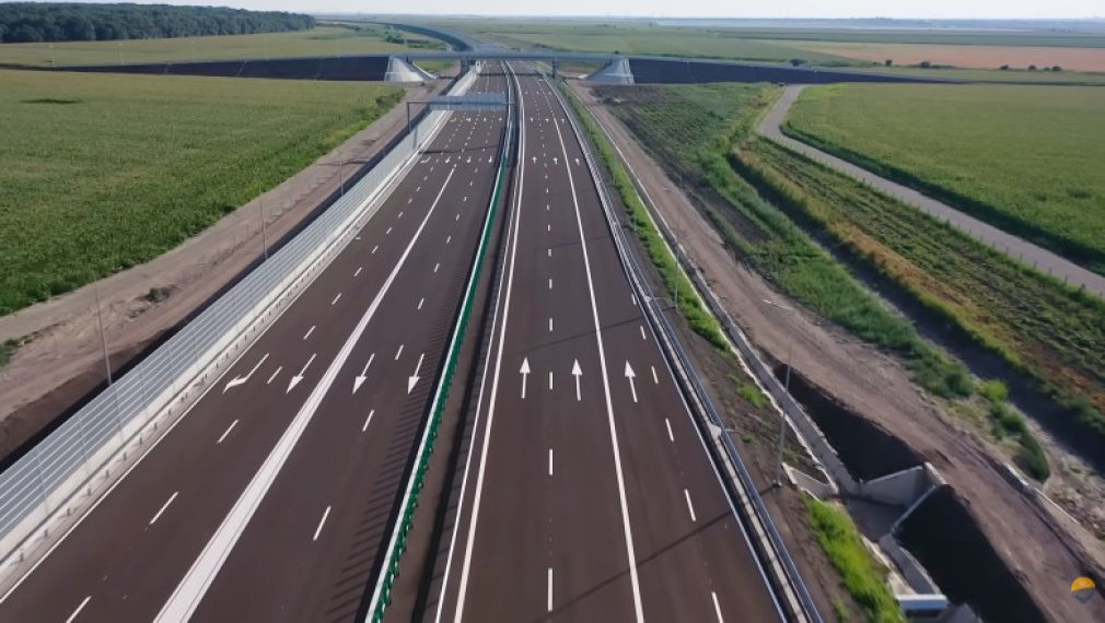 Se deschide, mâine, o nouă bucată de autostradă. Pe unde trece?