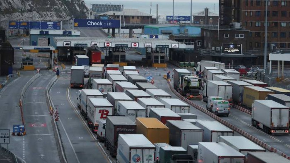 Bonusuri de loialitate de 5.000 de euro oferite șoferilor de camion în Marea Britanie