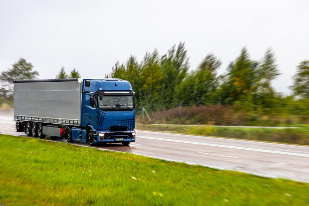 Un an de închisoare pentru un șofer de camion care a vândut marfa pe care o ducea