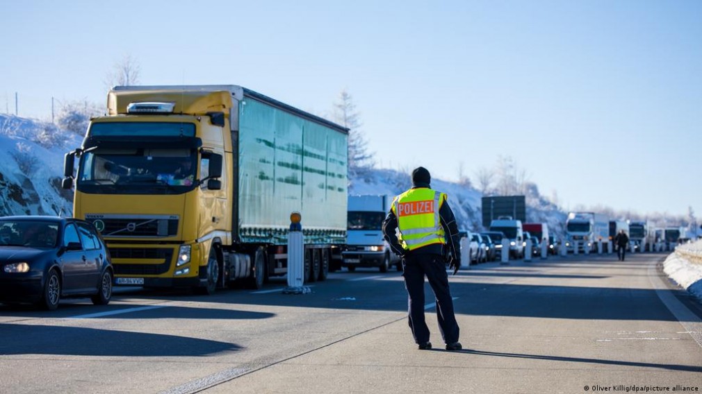 Germania nu cedează: controalele și testele COVID impuse șoferilor la graniță sunt necesare