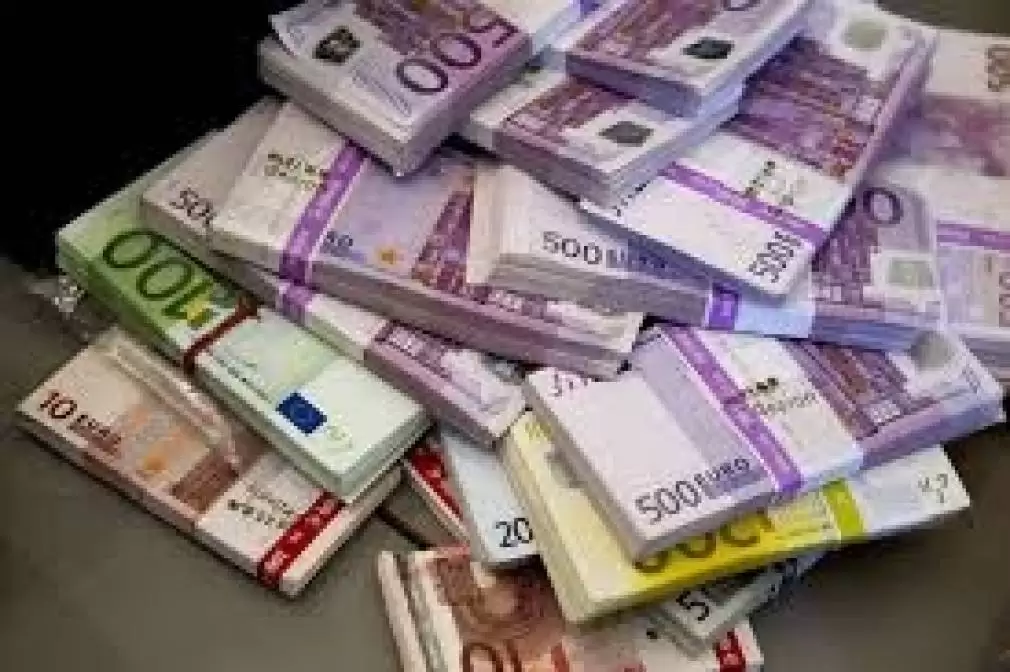 Unde cred specialiștii că va ajunge euro în 12 luni