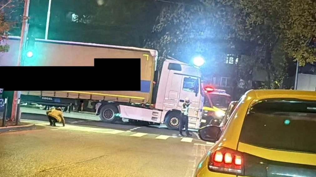 Un camion a accidentat mortal un pieton în București