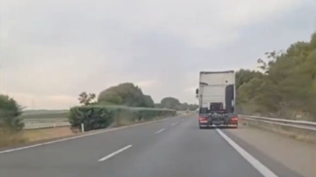 VIDEO Șofer român, reținut în Spania după ce a condus camionul în zig-zag