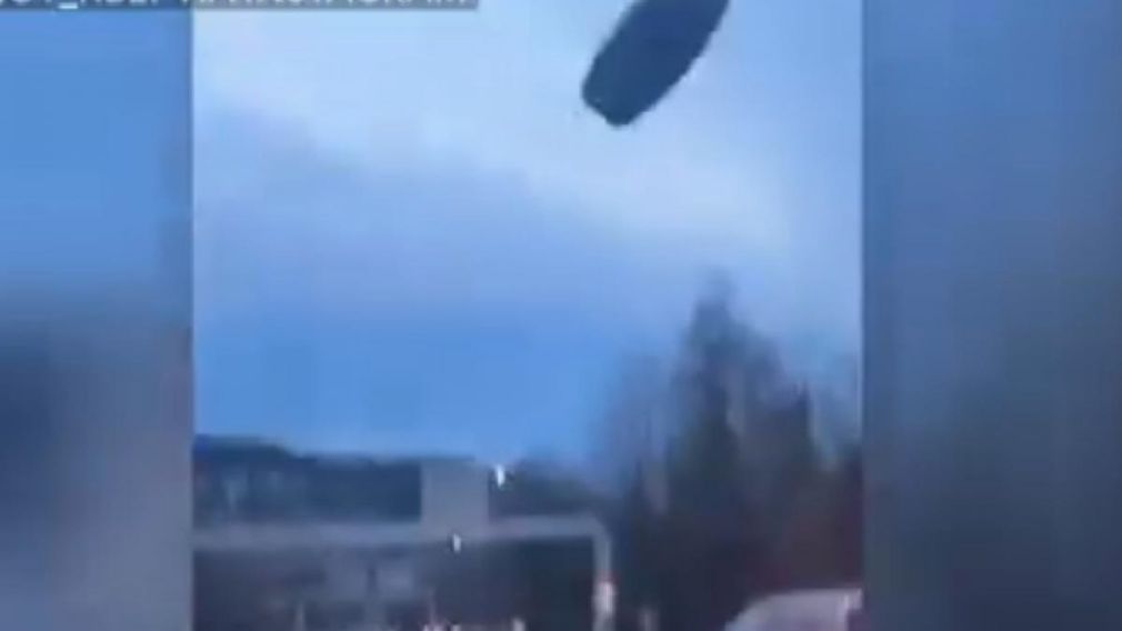 VIDEO Roata unui camion s-a desprins și a zburat cu 60 km/oră