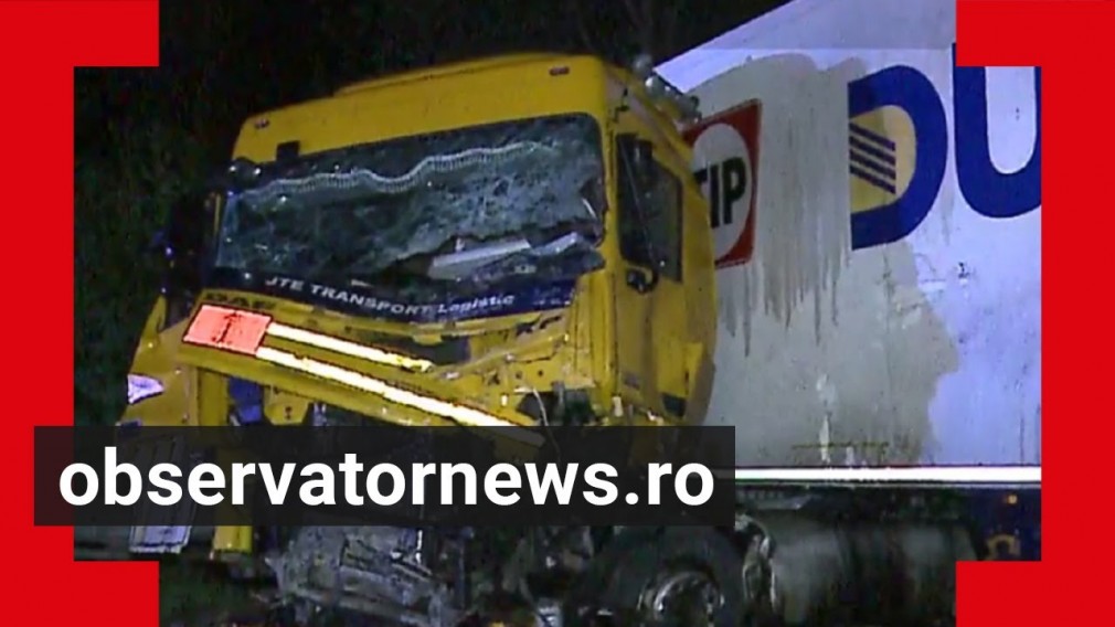 VIDEO: Un mort după un accident între un camion și un microbuz