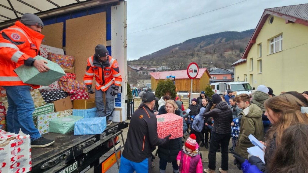 Camioane încărcate cu daruri din Germania au ajuns la destinație. Cine le-a primit?