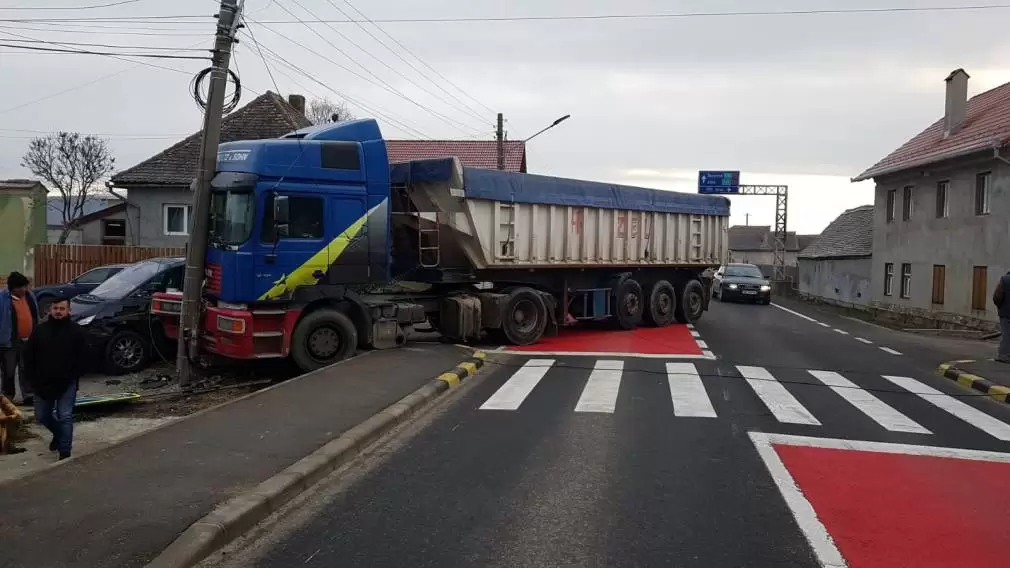 ATENȚIONARE! Restricții pentru CAMIOANE pe mai multe drumuri
