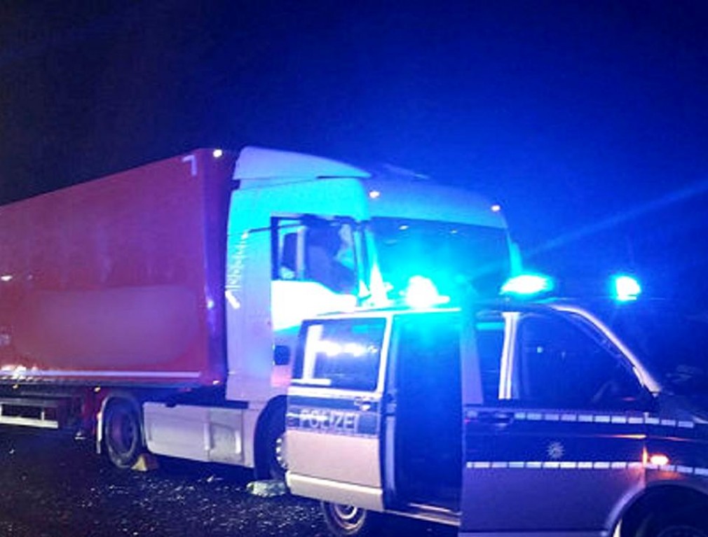 Șofer profesionist român, mort de beat pe o autostradă din Germania. Poliția i-a luat camionul