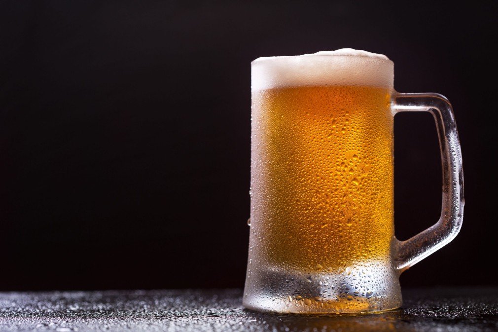 Un șofer de camion a furat bere de peste 300 mii euro. Au dat vina pe un român