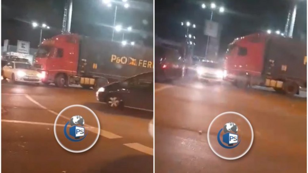 VIDEO. Un camion lovește în plin o mașină într-un sens giratoriu