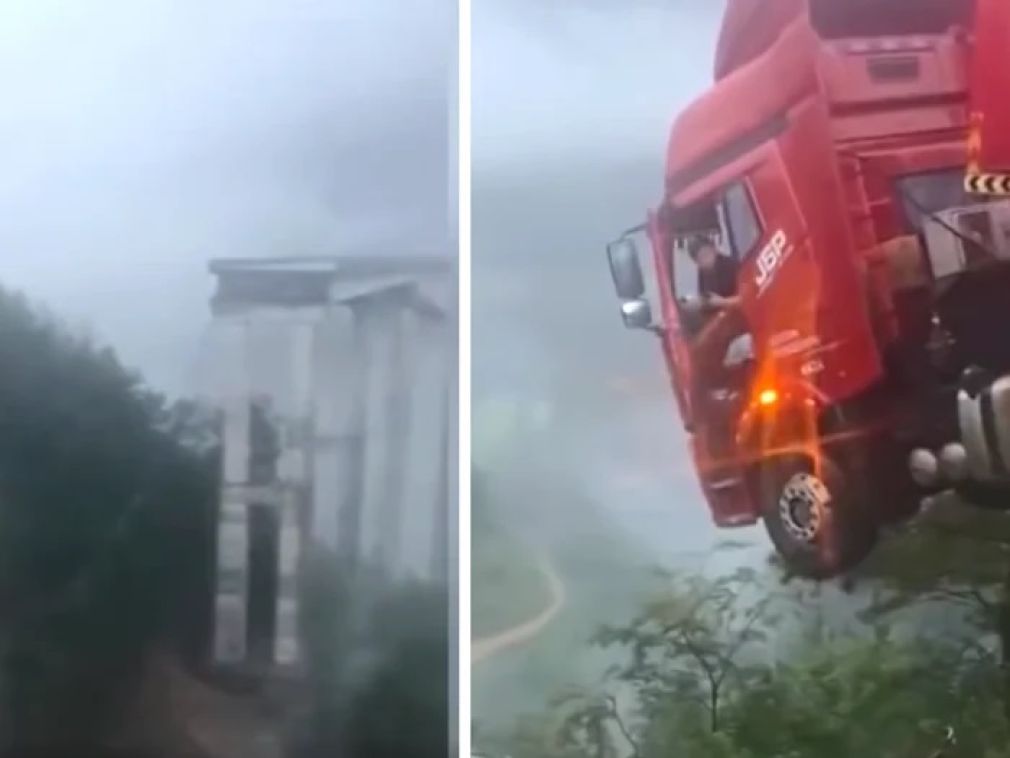 VIDEO Camion luat de ape, rămâne suspendat deasupra unei prăpăstii