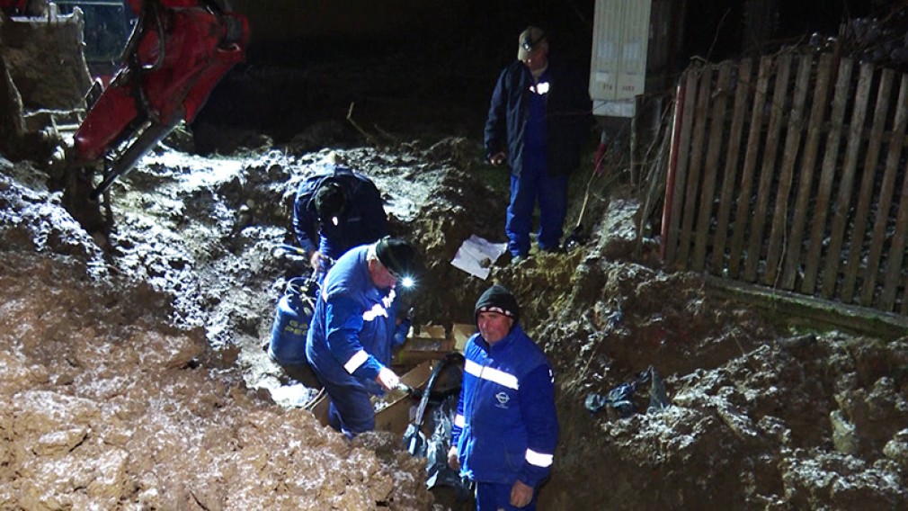 VIDEO. Excavatoristul "Dorel" a lăsat Vama Halmeu fără curent electric