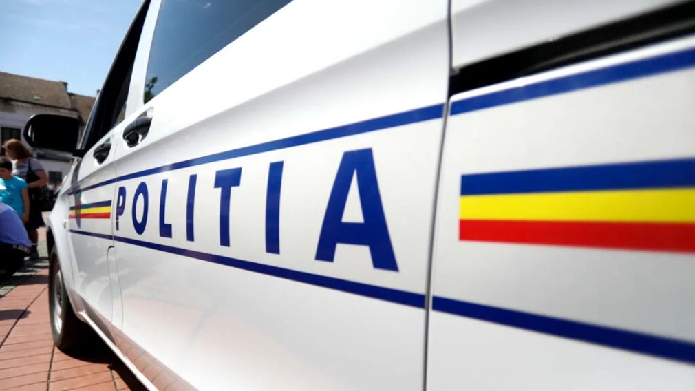 Un camion încărcat cu 200 de porci s-a răsturnat