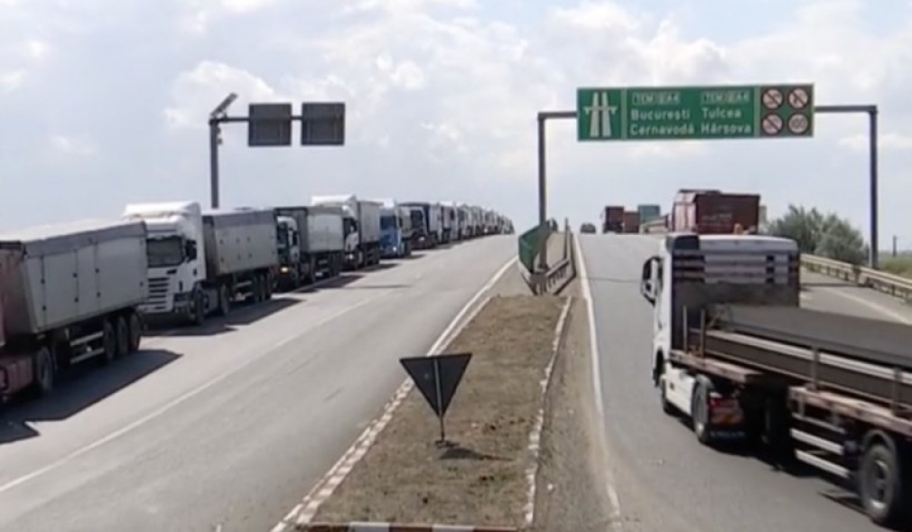 VIDEO Autostrada Soarelui, blocată de camioanele cu cereale din Ucraina care merg în Portul Constanța