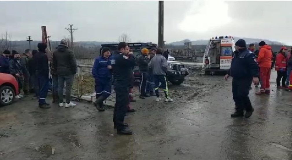 VIDEO Trei persoane au murit și opt au fost rănite după ce un vehicul de transport s-a răsturnat