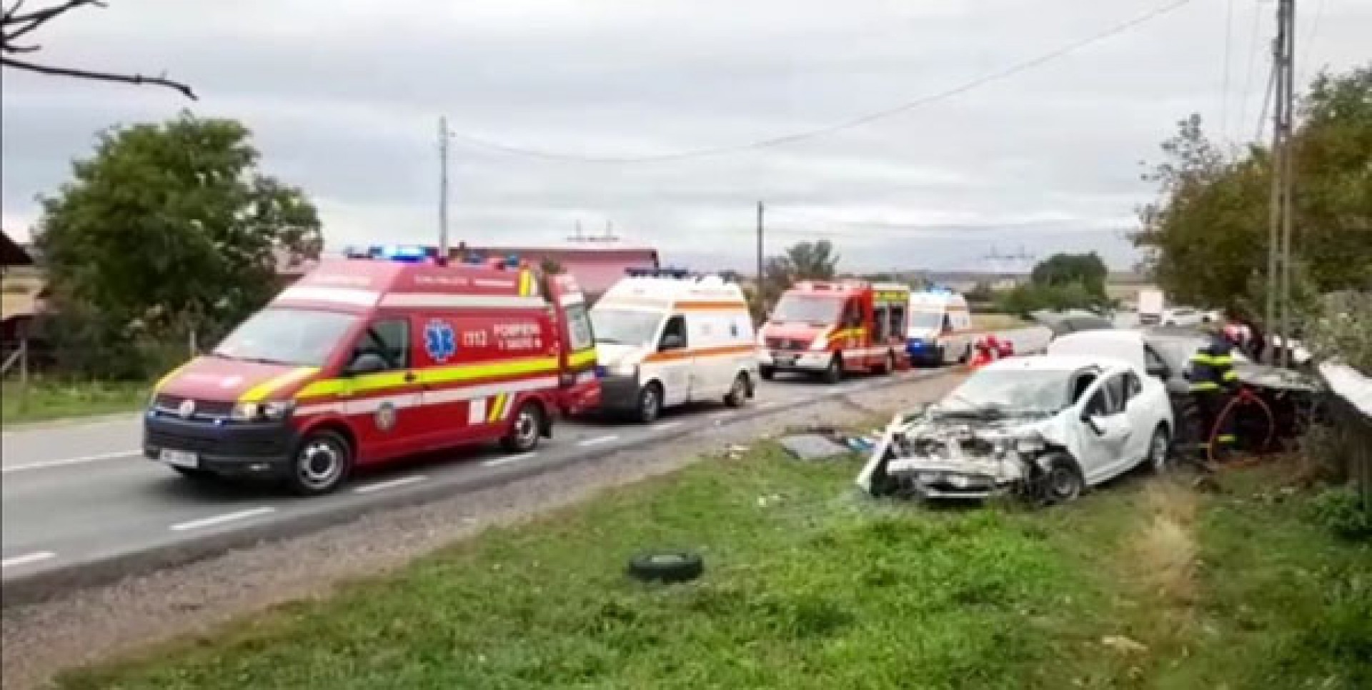 VIDEO. Cum a avut loc accidentul rutier grav cu două autoturisme și un camion