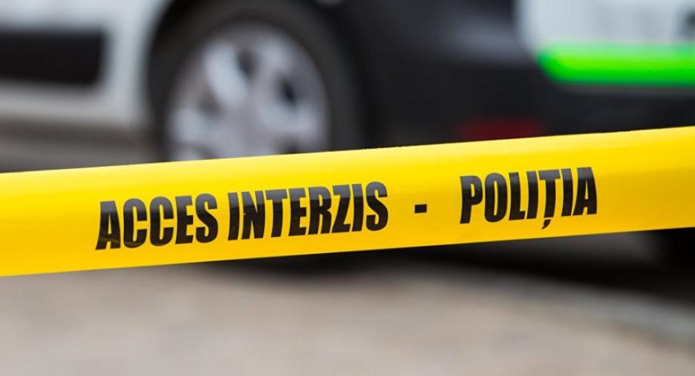 Doi cetățeni români au decedat după ce un camion s-a răsturnat