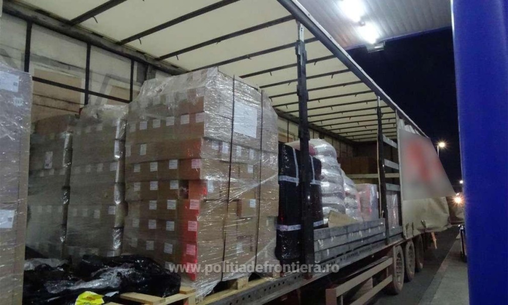 6.000 de bunuri contrafăcute găsite într-un camion