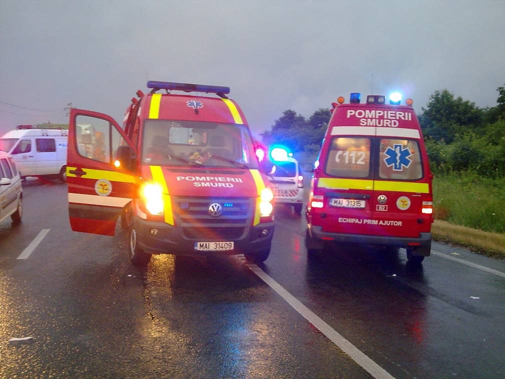 Șofer, rănit în urma unui accident după ce un camion a intrat pe contrasens