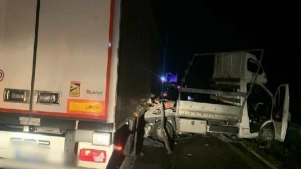 Un bărbat care venea din Italia la înmormântarea tatălui a murit strivit de un camion