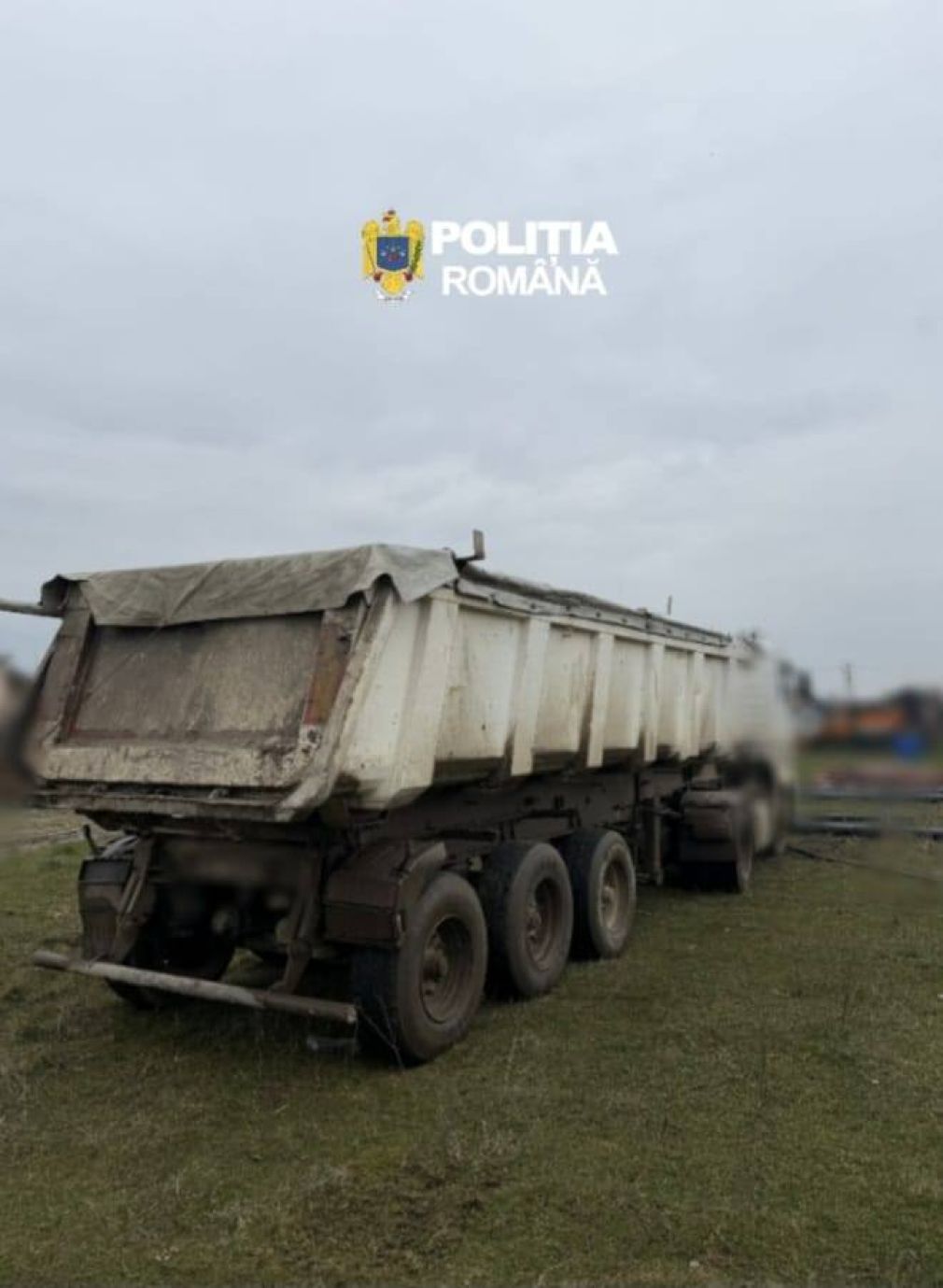 Un șofer a rămas fără camion după ce aruncat deșeuri într-o localitate