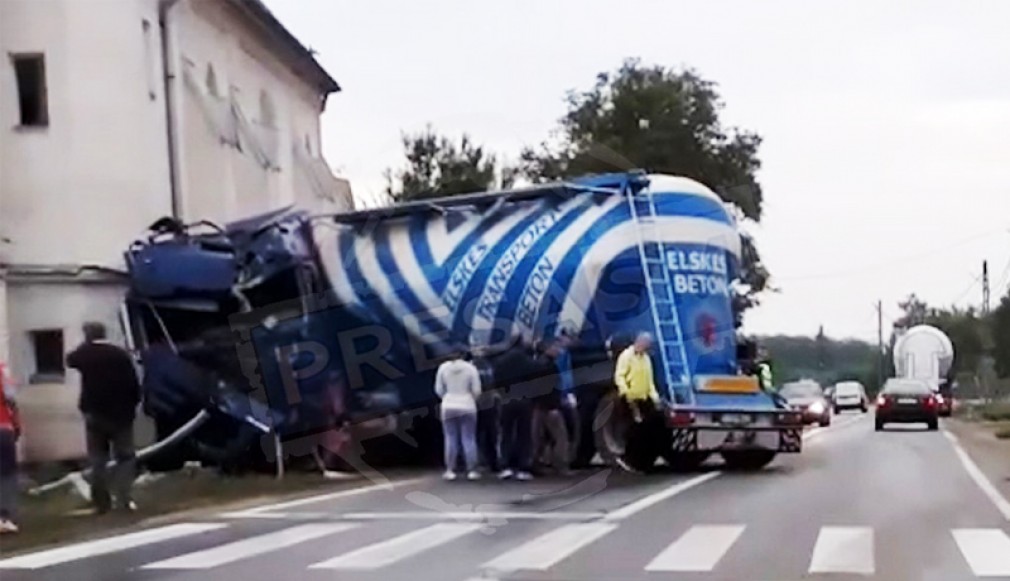 VIDEO: Satu Mare. Un șofer profesionist a lovit cu camionul o biserică