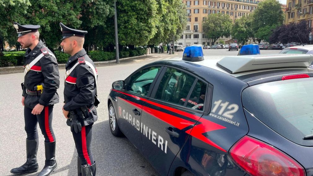 Români arestați în Italia, după ce au fost prinși că furau motorină din camioane